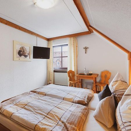 Fremden- Und Monteurzimmer "Zum Ochsen" Flieden エクステリア 写真
