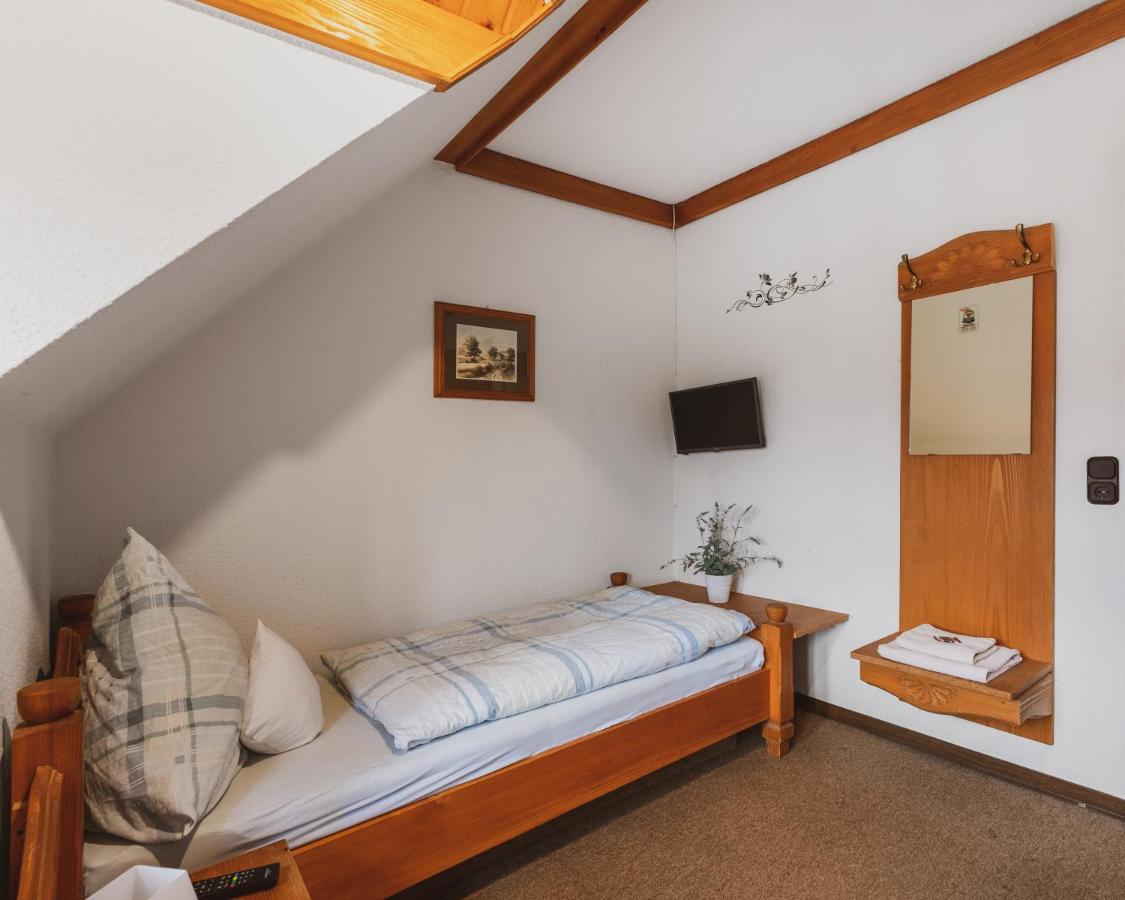 Fremden- Und Monteurzimmer "Zum Ochsen" Flieden エクステリア 写真