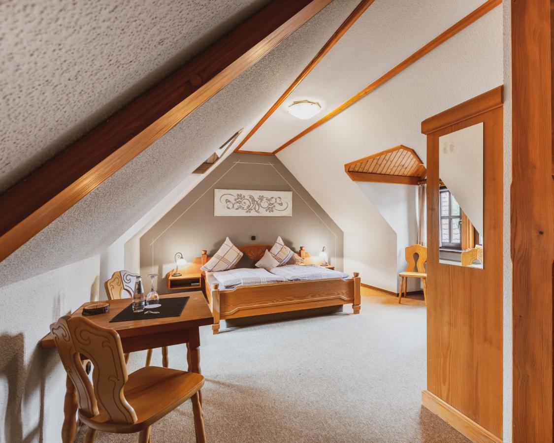 Fremden- Und Monteurzimmer "Zum Ochsen" Flieden エクステリア 写真