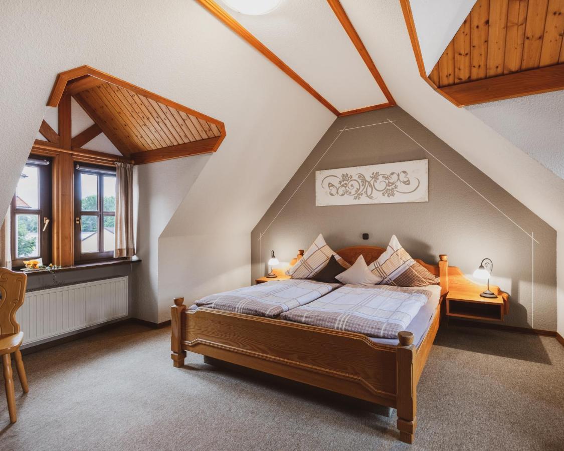 Fremden- Und Monteurzimmer "Zum Ochsen" Flieden エクステリア 写真