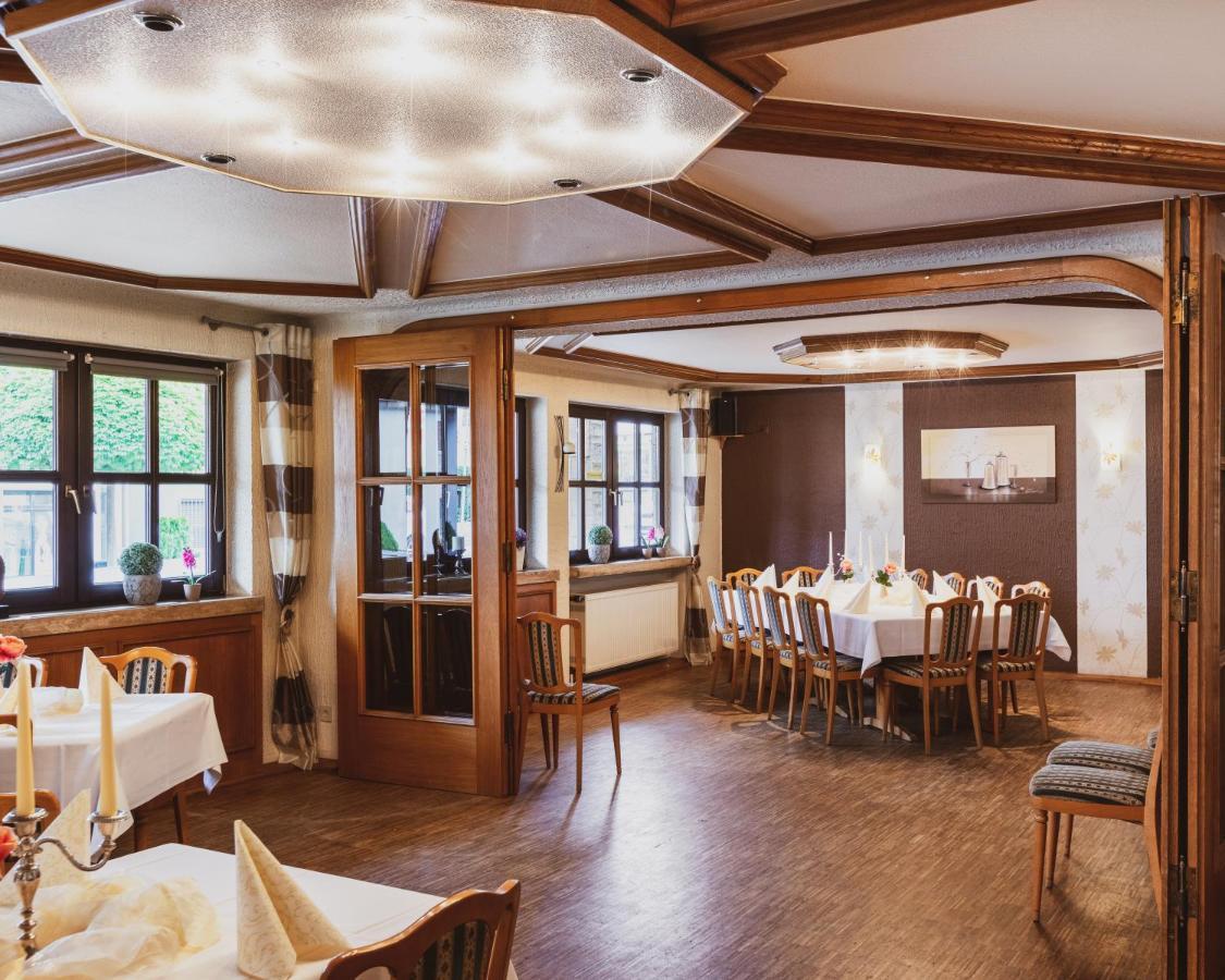 Fremden- Und Monteurzimmer "Zum Ochsen" Flieden エクステリア 写真